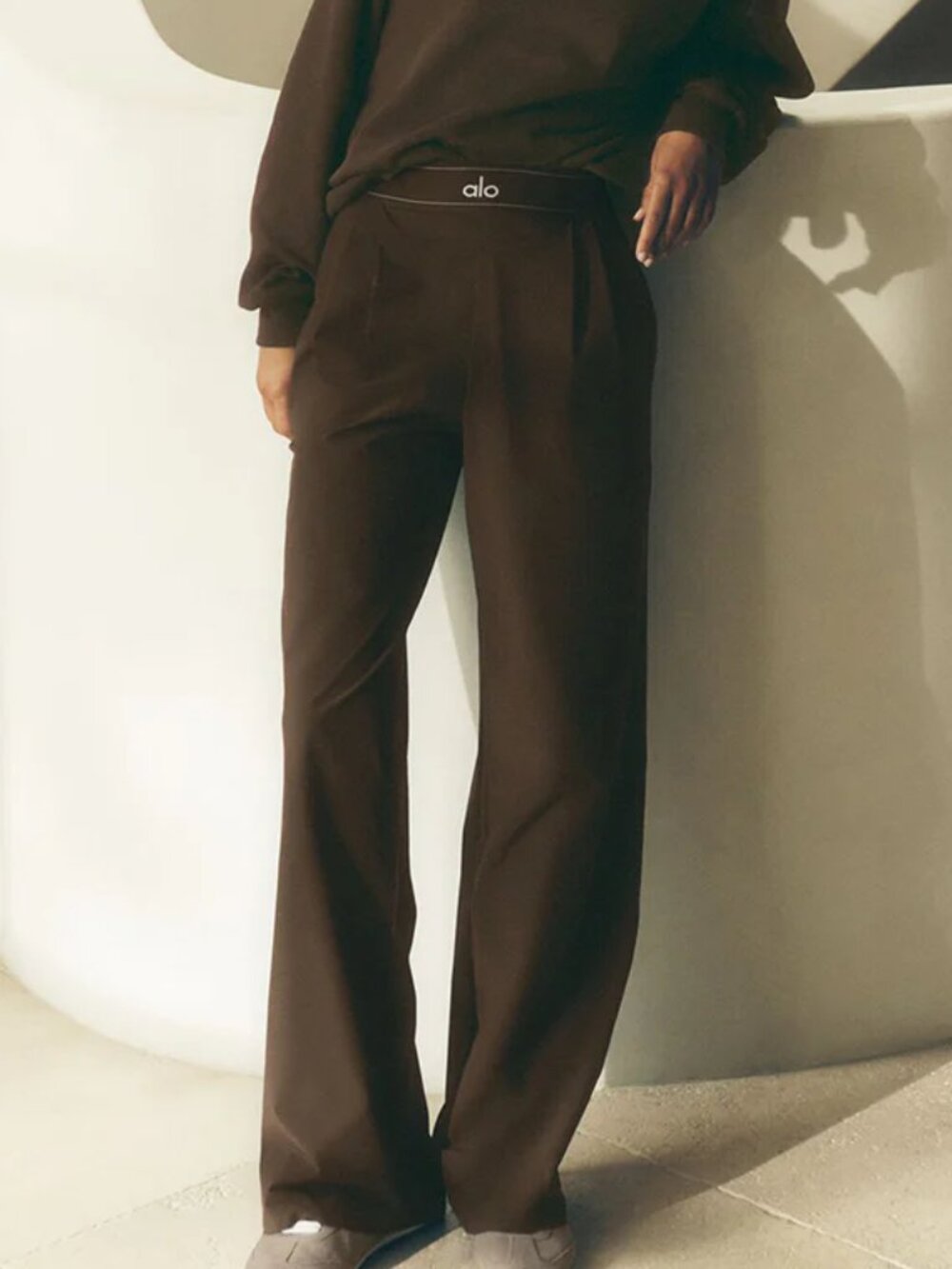 Everyday Chic ALO Yoga🍩Suit Up Trouser Espresso (Regular 30") - Picture 1 of 8